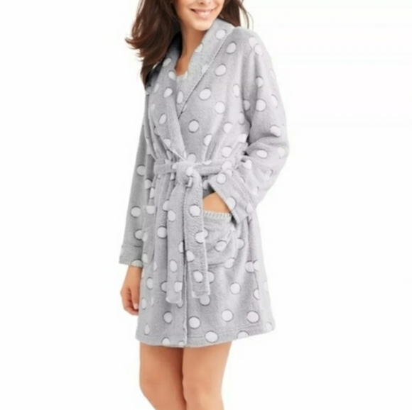 Robe - Picture 3 of 3